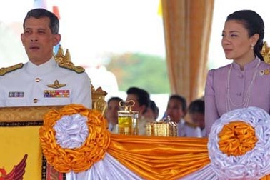 Vợ hoàng thái tử Thái Lan từ bỏ tước vị trong hoàng gia