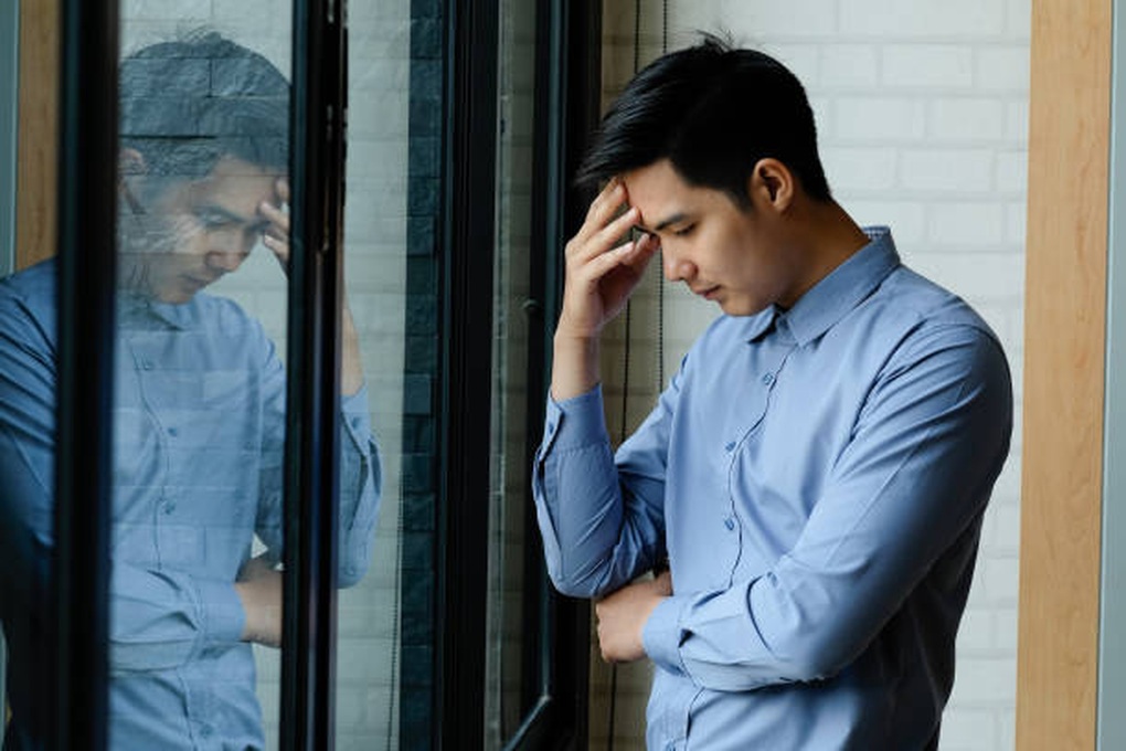 Đến nhà vợ cũ thăm con, tôi lặng người khi thấy cảnh bên trong qua ô cửa sổ - 1 Đến nhà vợ cũ thăm con, tôi lặng người khi thấy cảnh bên trong qua ô cửa sổ - 1
