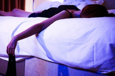 Yêu qua mạng, cô gái bị xâm hại và quay clip "nóng" ngay lần đầu hẹn hò