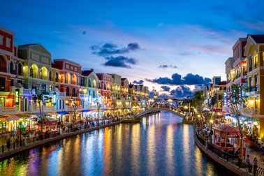 Ăn gì, chơi gì khi "không ngủ" tại Phú Quốc United Center