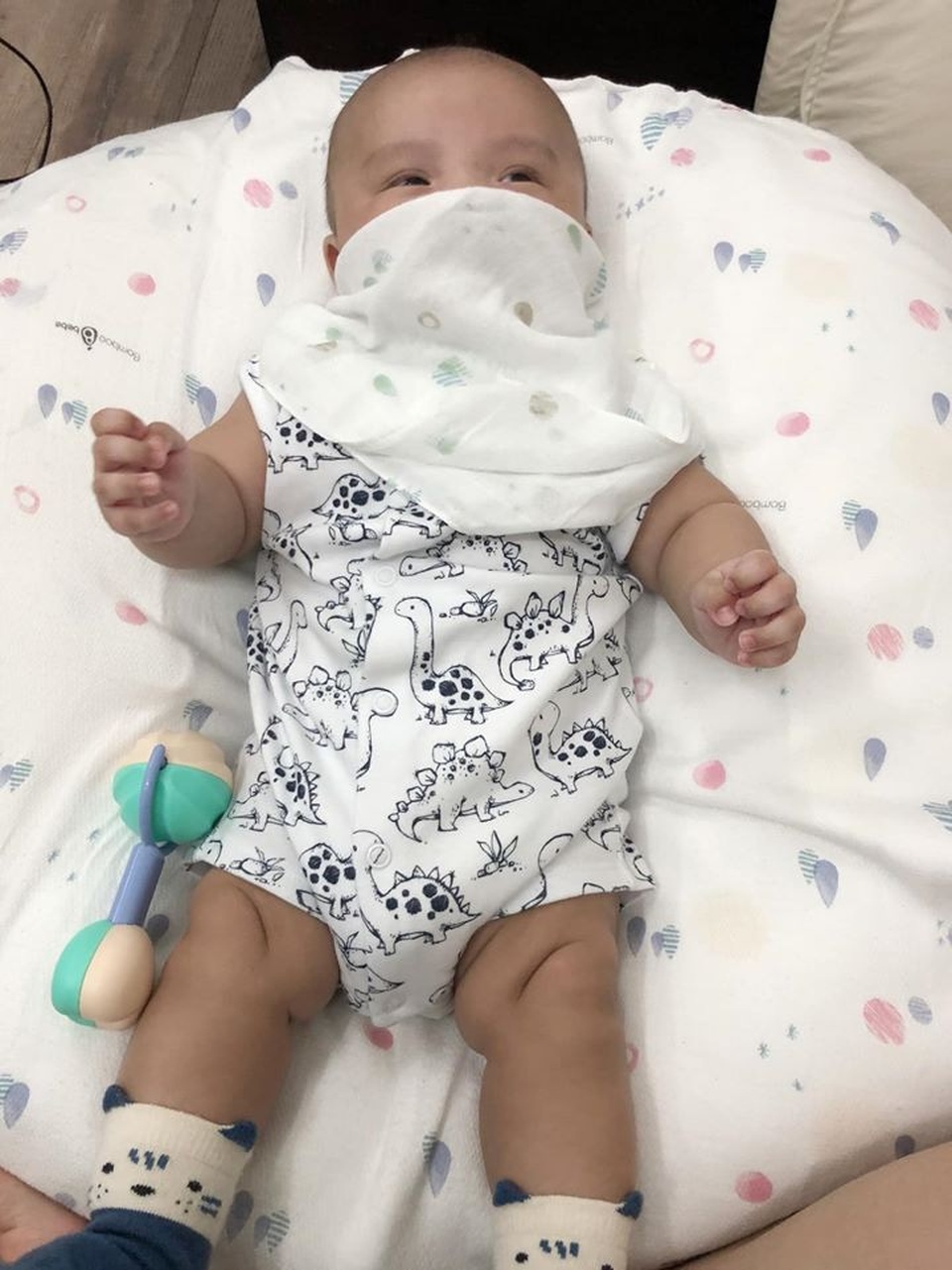 Muôn kiểu bảo hộ tự chế của sao Việt và con thời khẩu trang “quý hơn vàng” - 9