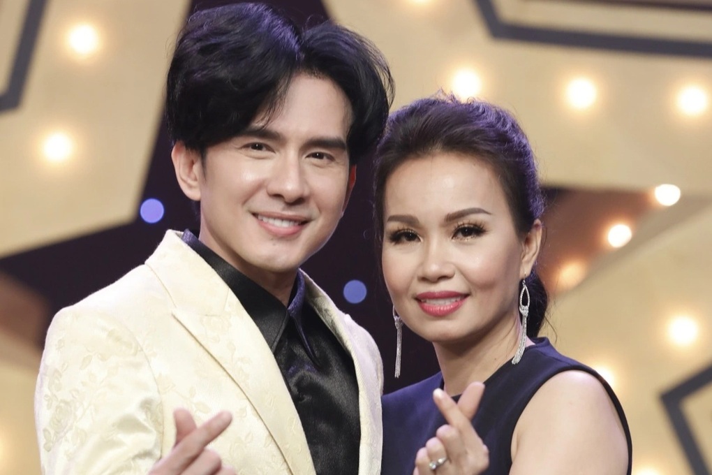 Đan Trường, Cẩm Ly nắm tay song ca Chim trắng mồ côi dưới cơn mưa Hà Nội - 1