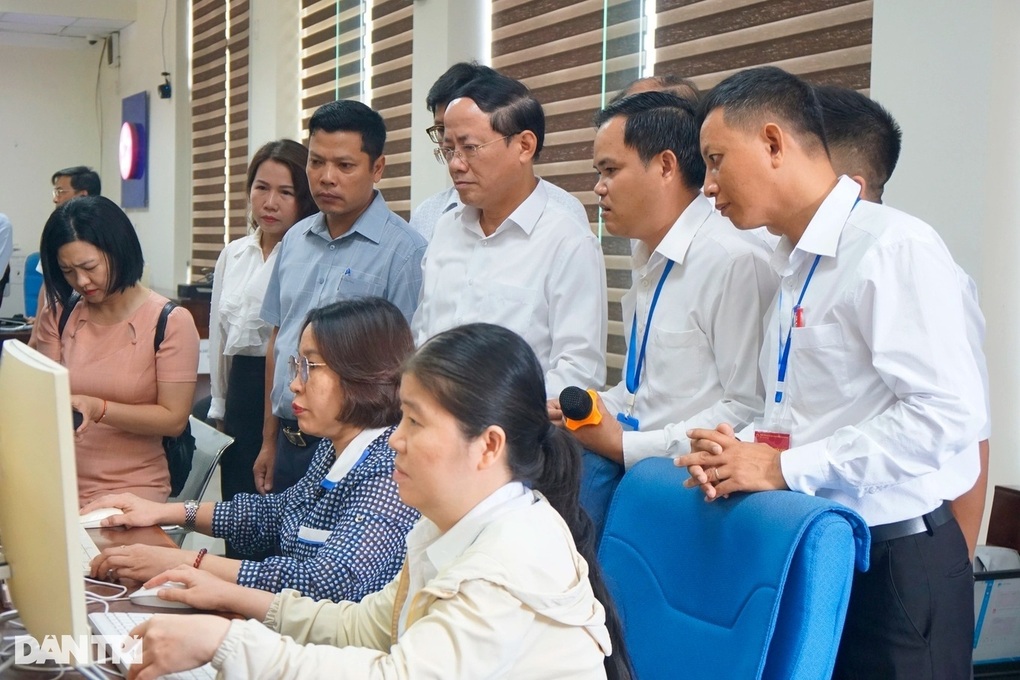 Sắp xếp lại giang sơn là bước đi lịch sử để mọi lợi ích thuộc về nhân dân - 2 Sắp xếp lại giang sơn là bước đi lịch sử để mọi lợi ích thuộc về nhân dân - 2