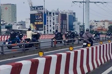 Mời làm việc đoàn xe Harley chạy vào làn ô tô ở TPHCM