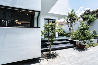 Khó rời mắt với biệt thự hình hộp xếp chồng độc lạ ở TPHCM