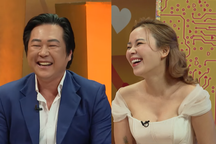 Lần đầu gặp mặt, mẹ đơn thân đã thích ngay nam phi công hơn 8 tuổi