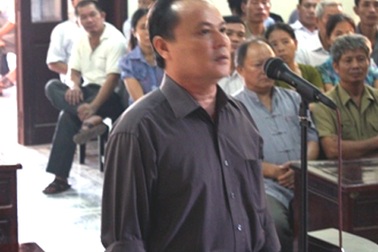 Nguyên Chủ tịch UBND xã lĩnh án