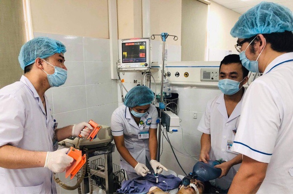 Trăn trở về “chiếc máy nặng chưa tới 5kg” cứu bệnh nhân đột tử - 1