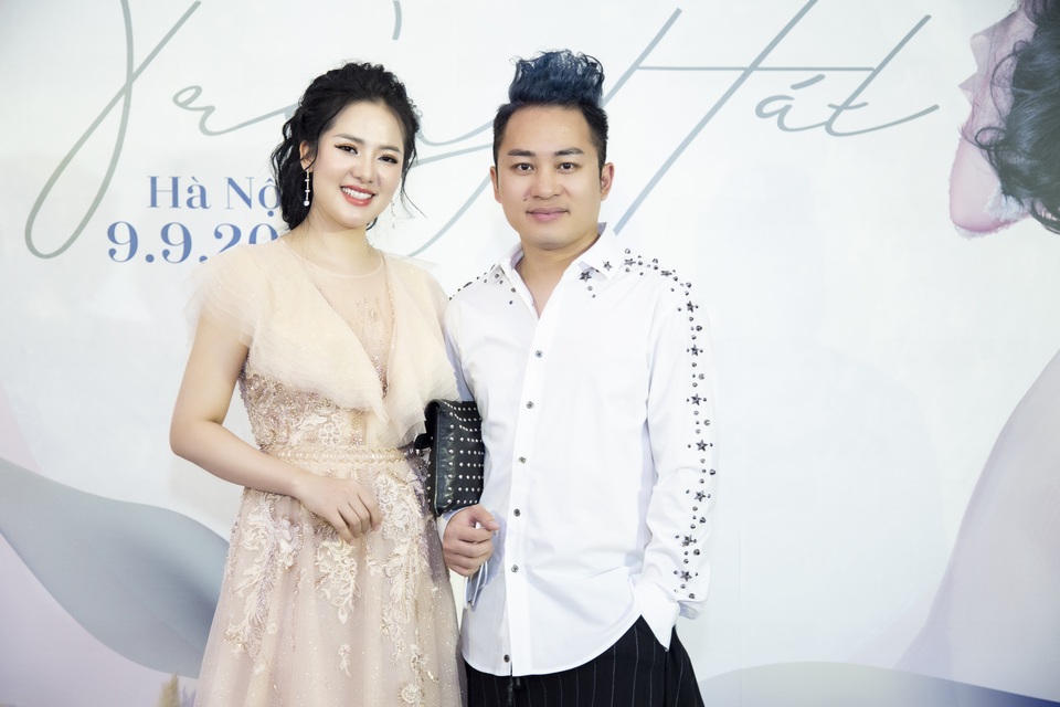 Phạm Thùy Dung, Tùng Dương tặng 2000 bộ quần áo bảo hộ chống dịch Covid- 19 - 1 Phạm Thùy Dung, Tùng Dương tặng 2000 bộ quần áo bảo hộ chống dịch Covid- 19 - 1