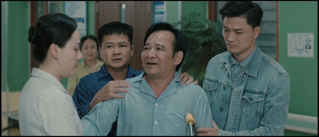 Đạo diễn Chạm vào hạnh phúc nói gì về vụ bị đòi nợ tại buổi ra mắt phim? - 2 Đạo diễn Chạm vào hạnh phúc nói gì về vụ bị đòi nợ tại buổi ra mắt phim? - 2