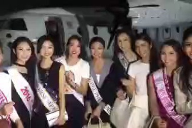 Dàn chân dài Hoa hậu Hoàn vũ 2016 gửi lời chào Việt Nam.