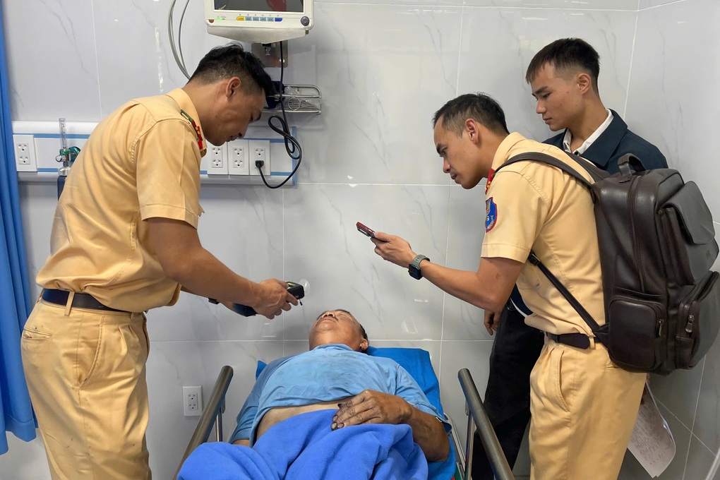 Vụ xe chở học sinh bị lật ở Gia Lai: Còn 5 nạn nhân nằm viện - 1 Vụ xe chở học sinh bị lật ở Gia Lai: Còn 5 nạn nhân nằm viện - 1