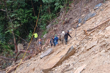 Hiện trường sạt lở ở Hà Tĩnh khiến 3 công nhân tử vong, 4 người bị thương