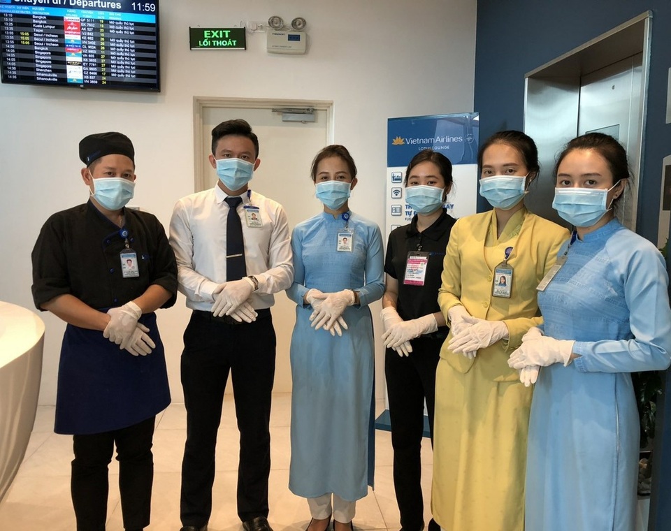 Cận cảnh hoạt động khử trùng máy bay trở về từ “tâm dịch” corona - 9 Cận cảnh hoạt động khử trùng máy bay trở về từ “tâm dịch” corona - 9