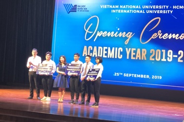 Ba tân thủ khoa trường ĐH Quốc tế nhận học bổng toàn phần