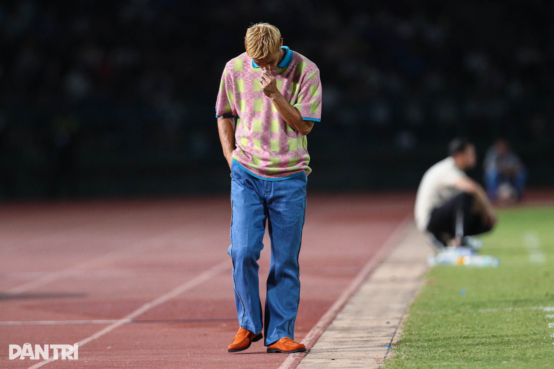 Cái cúi đầu tiếc nuối của Keisuke Honda khi Campuchia bị cầm hòa phút cuối - 1 Cái cúi đầu tiếc nuối của Keisuke Honda khi Campuchia bị cầm hòa phút cuối - 1