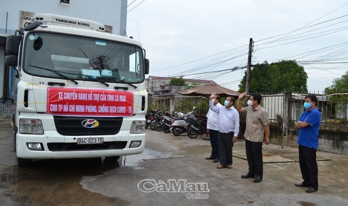 12 tấn tôm Cà Mau gửi tặng cho TP Hồ Chí Minh - Ảnh 2.