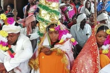 Người đàn ông cưới hai vợ cùng một lúc