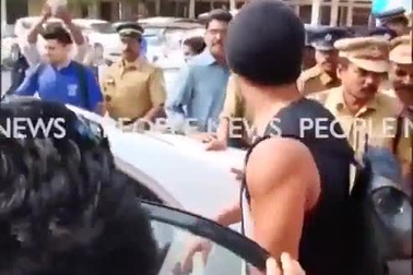 Ronaldinho suýt gặp nạn ở Ấn Độ