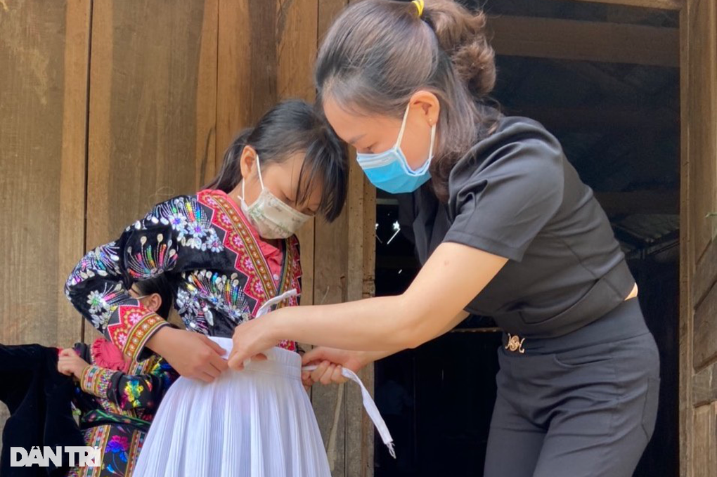 Tấm lòng những người mẹ đỡ đầu nơi vùng biên - 3 Tấm lòng những người mẹ đỡ đầu nơi vùng biên - 3