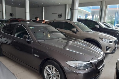 Xe sang cũ giá siêu rẻ, vài lần sửa "bay" nguyên cả xe