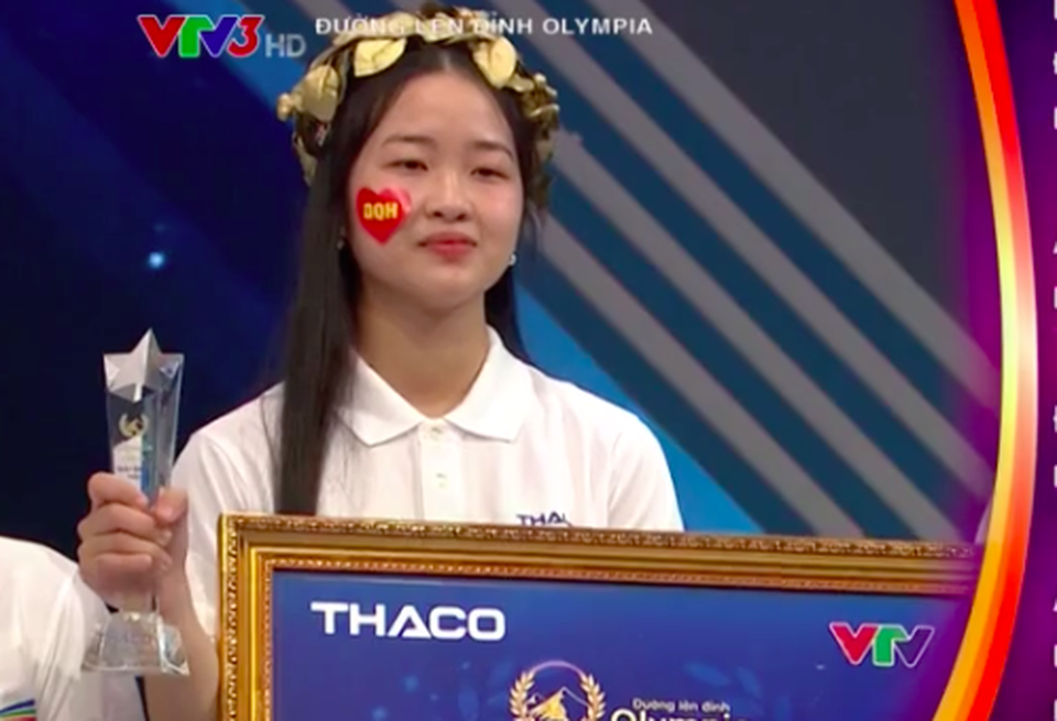 Nữ sinh bật khóc khi MC Đường lên đỉnh Olympia tuyên bố đáp án đúng - 3 Nữ sinh bật khóc khi MC Đường lên đỉnh Olympia tuyên bố đáp án đúng - 3