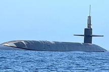 Mỹ bất ngờ khoe tàu ngầm uy lực, nghi răn đe Nga - Iran