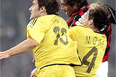 Thất bại trên đất Hy Lạp không cản bước AC Milan!