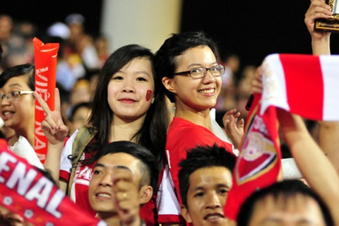 CĐV Việt Nam “cháy” hết mình trên sân Mỹ Đình