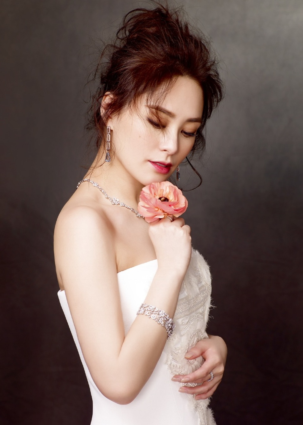 Hành trình hồi sinh của Chung Hân Đồng sau biến cố bị phát tán ảnh nóng - 2 Hành trình hồi sinh của Chung Hân Đồng sau biến cố bị phát tán ảnh nóng - 2