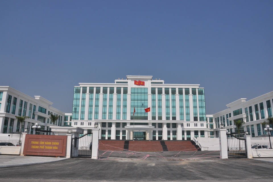 Trung tâm hành chính 650 tỷ đồng tại Thanh Hóa đi vào hoạt động - 4 Trung tâm hành chính 650 tỷ đồng tại Thanh Hóa đi vào hoạt động - 4