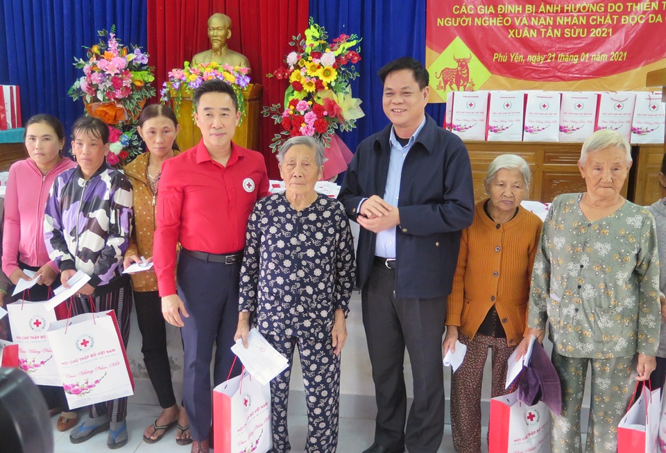 Phú Yên: Chi gần 22 tỷ đồng để chăm lo tết gia đình chính sách và hộ nghèo - 3 Phú Yên: Chi gần 22 tỷ đồng để chăm lo tết gia đình chính sách và hộ nghèo - 3