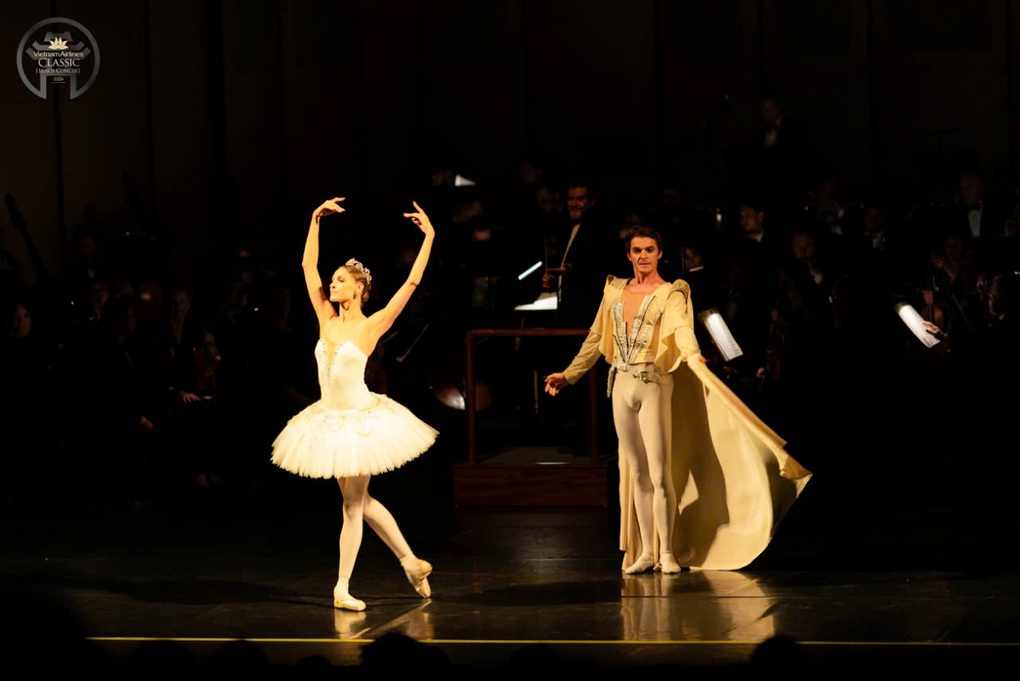 Vietnam Airlines Classic Hanoi Concert 2024: Sự hòa quyện giữa nhạc cổ điển và ballet - 6 Vietnam Airlines Classic Hanoi Concert 2024: Sự hòa quyện giữa nhạc cổ điển và ballet - 6