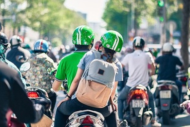 Tiếp tục tranh cãi “nảy lửa” chuyện gọi Uber, Grab là gì?