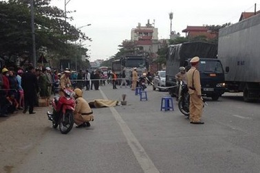 Va chạm với xe buýt, nữ sinh đi xe máy tử vong tại chỗ