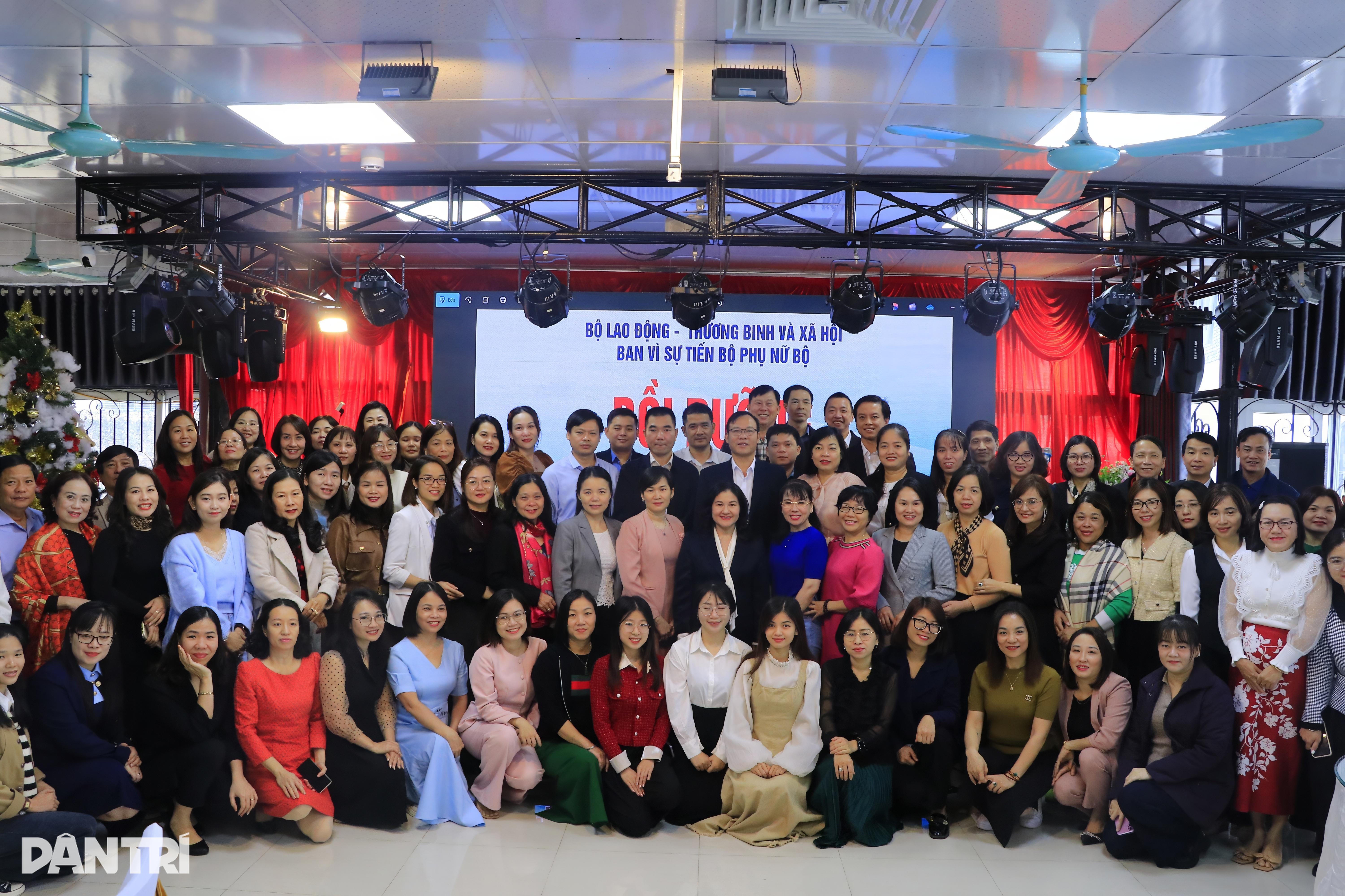 Odborné vzdělávání pro podporu žen v roce 2024 - 2 Bồi dưỡng nghiệp vụ công tác Vì sự tiến bộ phụ nữ năm 2024 - 2