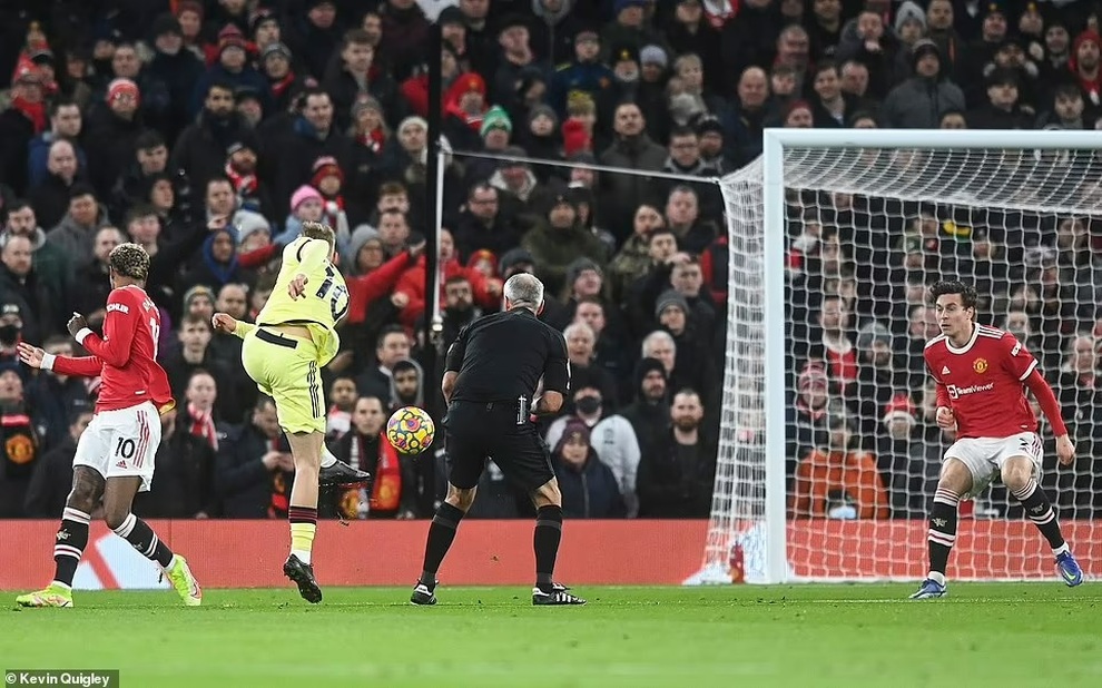 Tranh cãi bàn thắng kỳ lạ nhất của Arsenal vào lưới Man Utd - 1 Tranh cãi bàn thắng kỳ lạ nhất của Arsenal vào lưới Man Utd - 1