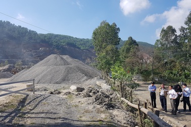 Yêu cầu rửa xe chở vật liệu trước khi xuất mỏ