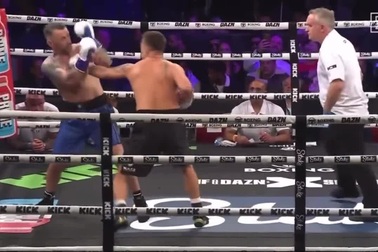 Diễn viên hài hạ gục TikToker chỉ sau 9 giây thi đấu