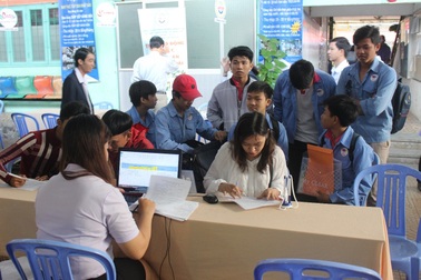 Đồng Tháp: Đi “từng ngõ, gõ từng nhà” hỗ trợ dân từ gói 62.000 tỷ đồng