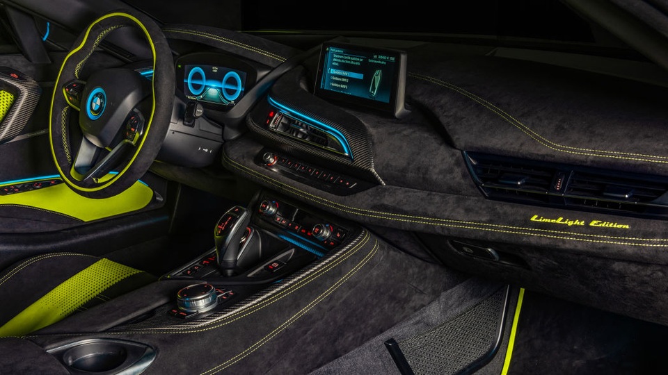 Cận cảnh chiếc BMW i8 Roadster màu xanh neon độc nhất vô nhị - 12 Cận cảnh chiếc BMW i8 Roadster màu xanh neon độc nhất vô nhị - 12