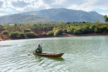Hai vợ chồng gặp nạn khi chèo thuyền trên lòng hồ thuỷ điện