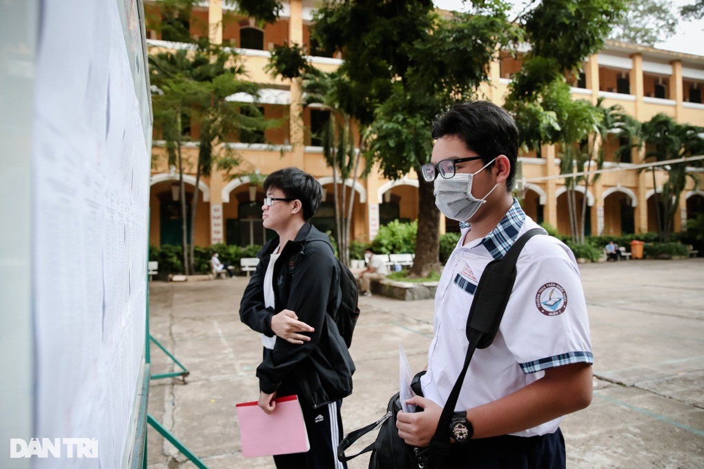 Thí sinh TPHCM hào hứng đoán đề thi ngữ văn lớp 10, không dám học tủ - 2 Thí sinh TPHCM hào hứng đoán đề thi ngữ văn lớp 10, không dám học tủ - 2