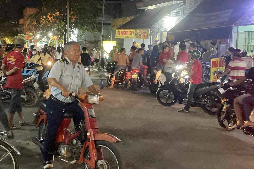 Chở vợ con đi mua đồ, nam công nhân bị đồng nghiệp đâm tử vong - 1 Chở vợ con đi mua đồ, nam công nhân bị đồng nghiệp đâm tử vong - 1