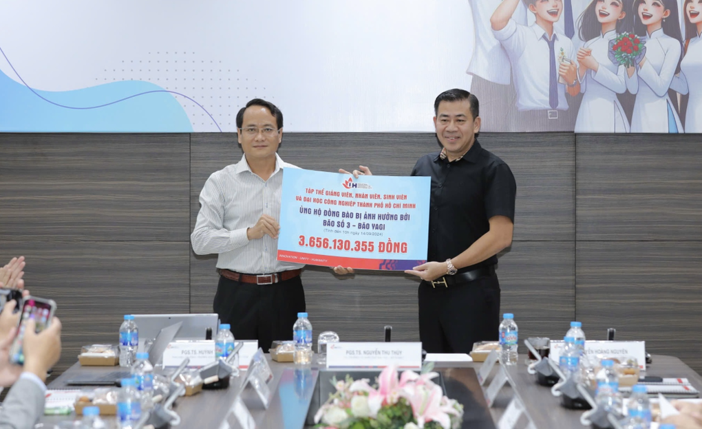 Trường đại học ủng hộ vùng lũ 3,6 tỷ đồng, bất ngờ nguồn tiền khủng - 1 Trường đại học ủng hộ vùng lũ 3,6 tỷ đồng, bất ngờ nguồn tiền khủng - 1