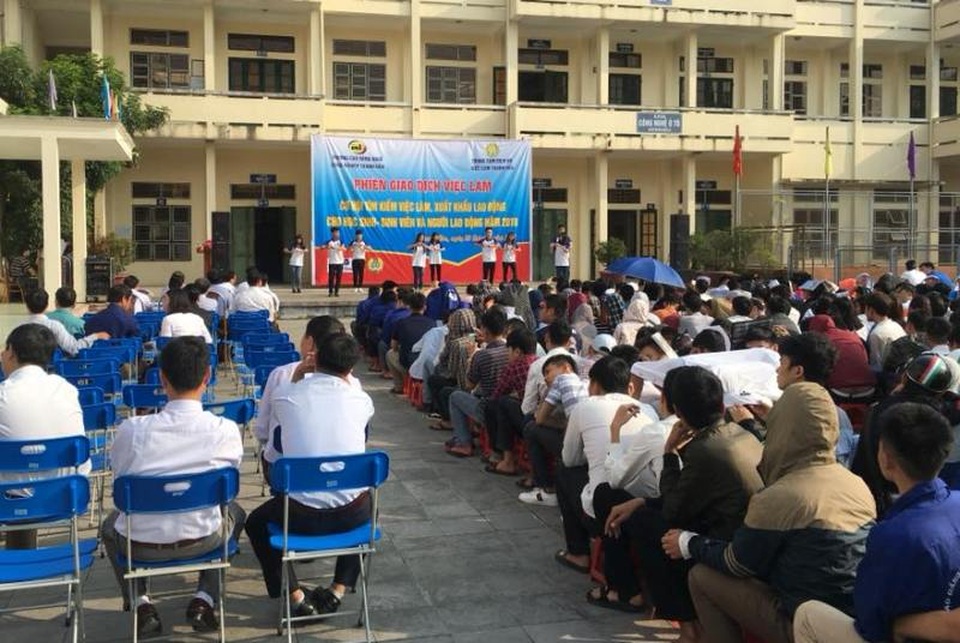 Thanh Hoá: Hơn 2.800 lao động đăng ký hưởng trợ cấp thất nghiệp - 2 Thanh Hoá: Hơn 2.800 lao động đăng ký hưởng trợ cấp thất nghiệp - 2