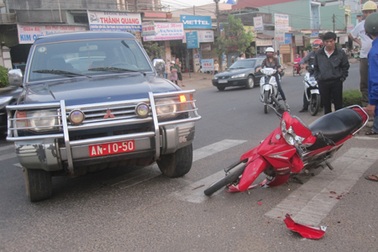 Xe biển đỏ liên tục va chạm trên quốc lộ