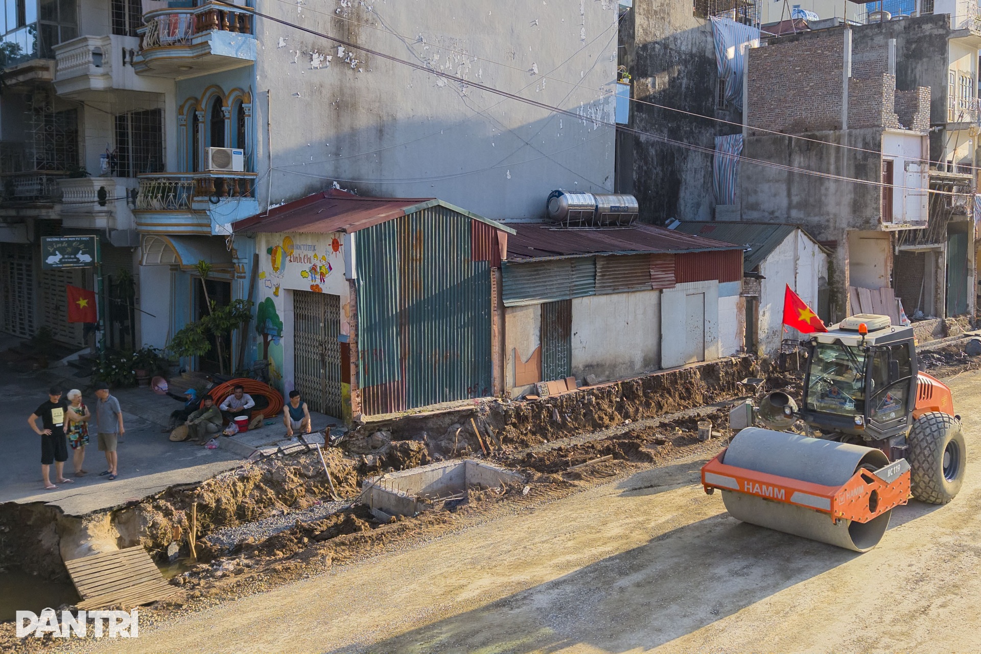 Hàng loạt căn nhà dị dạng mọc lên sau dự án mở đường ở Hà Nội - 5