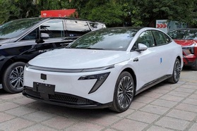 Sedan chạy điện Nissan về Việt Nam: Ngang cỡ Camry, đi 635km mỗi lần sạc