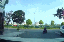 Cái cúi đầu xin lỗi đáng yêu của “ninja Lead” sau khi đi ẩu